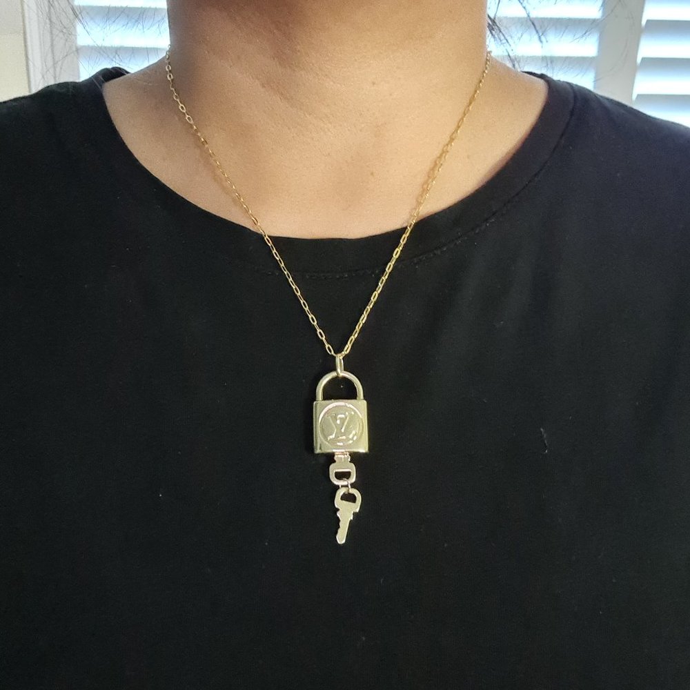 18k gold pendant with unique design - Picture 4 of 16